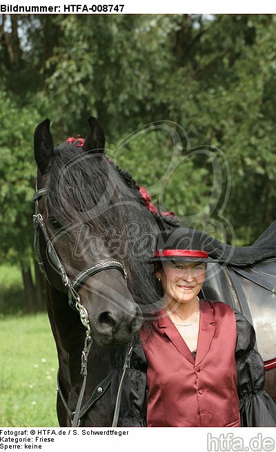 Frau mit Friese / woman and friesian horse / HTFA-008747